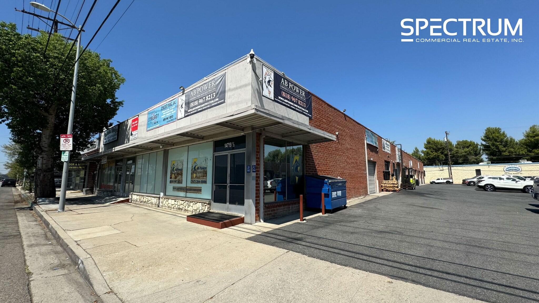 14713-14721 1/2 Oxnard St, Van Nuys, CA à louer Photo principale- Image 1 de 4