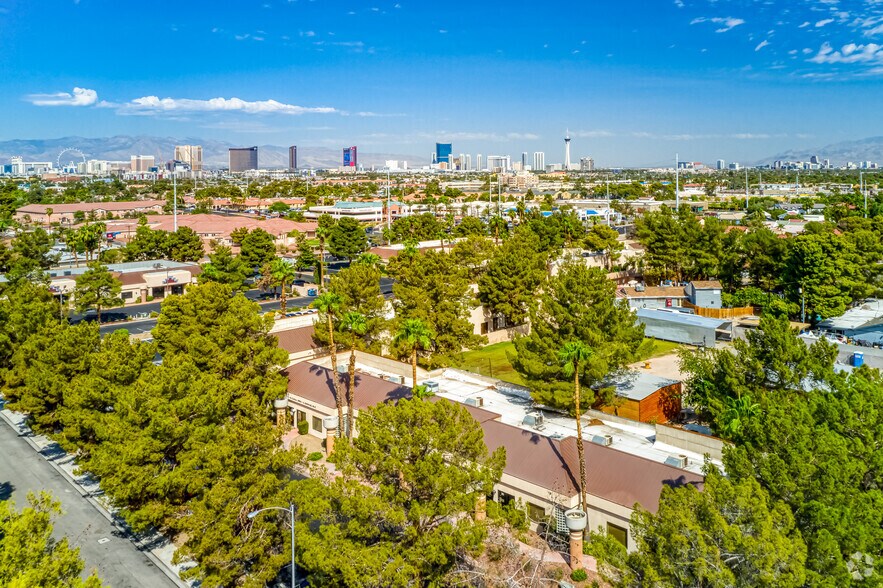 4570 S Eastern Ave, Las Vegas, NV à louer - Aérien - Image 2 de 29