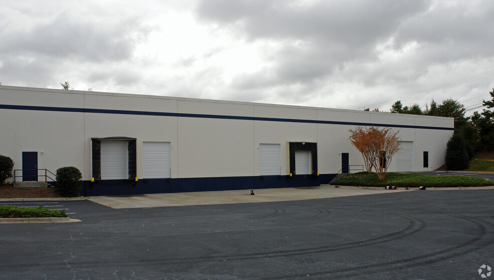 2630 Viceroy Dr, Winston-Salem, NC for lease - Building Photo - Image 1 of 7