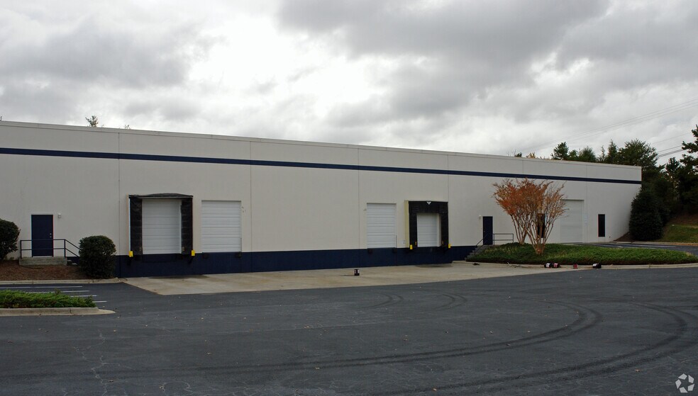 2630 Viceroy Dr, Winston-Salem, NC for lease - Building Photo - Image 2 of 7