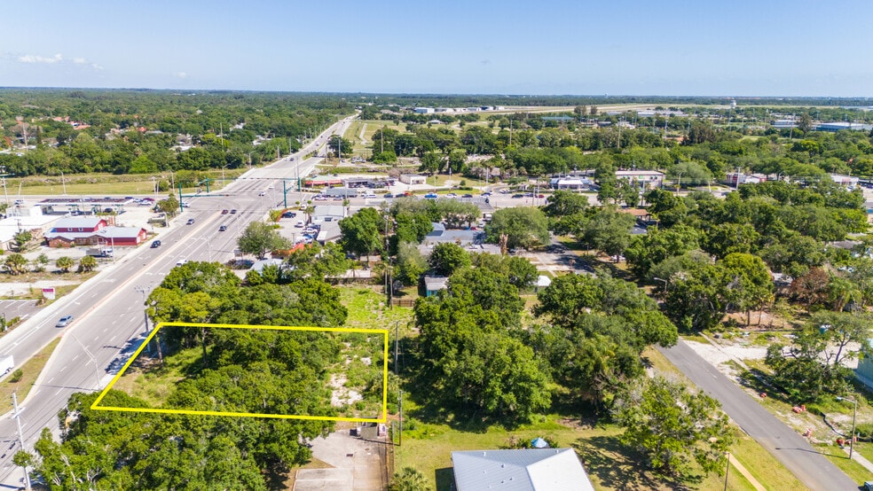 1906 43rd Ave, Vero Beach, FL for sale - Building Photo - Image 3 of 8