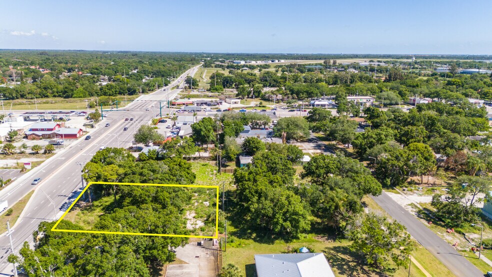 1906 43rd Ave, Vero Beach, FL à vendre - Photo du bâtiment - Image 3 de 8