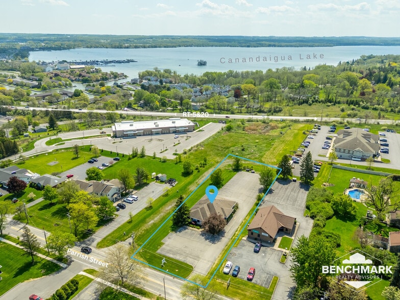 199 Parrish St, Canandaigua, NY à vendre - Photo du bâtiment - Image 2 de 54