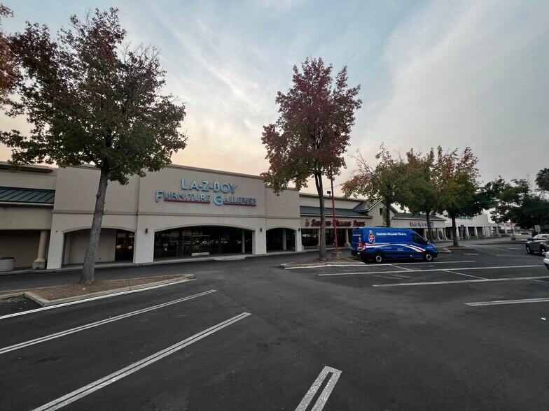 2340 Athens Ave, Redding, CA à louer - Photo du bâtiment - Image 2 de 14