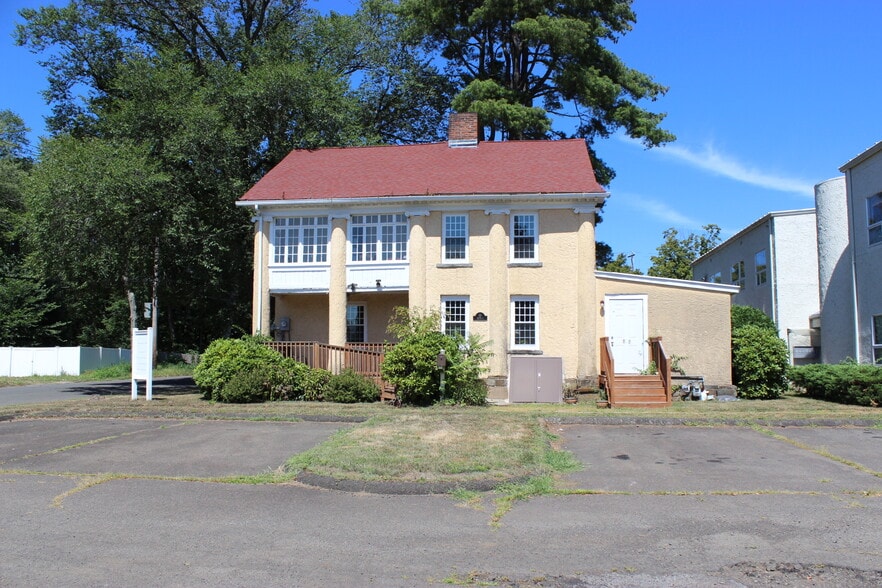 88 Bradley Rd, Woodbridge, CT for sale - Building Photo - Image 1 of 28