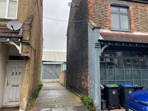 209-225 Davidson, Croydon for lease Building Photo- Image 1 of 4