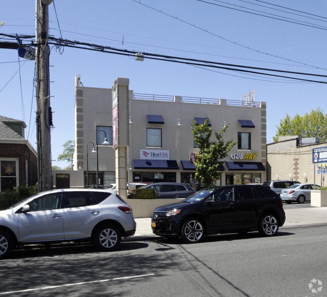 2447-2451 Eastchester Rd, Bronx, NY à louer - Photo du bâtiment - Image 3 de 7