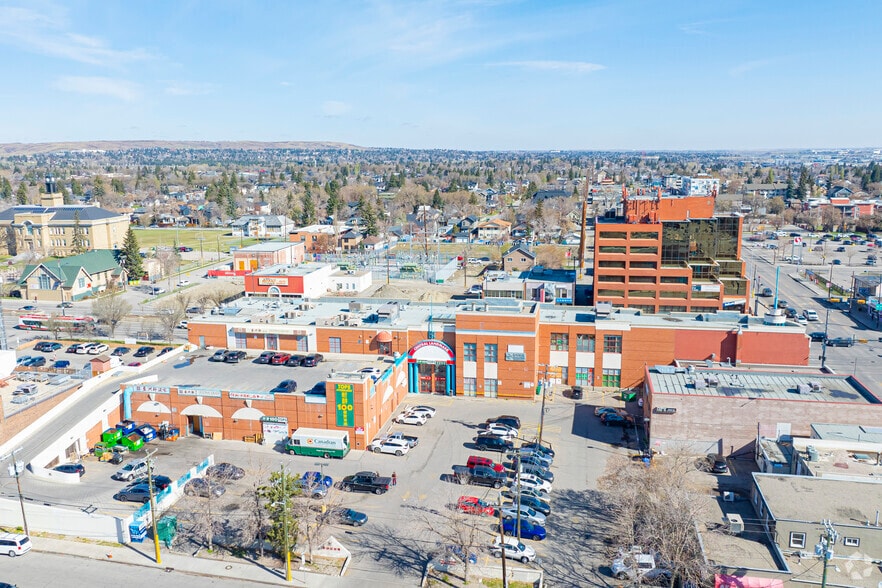 1623 Centre St NW, Calgary, AB for sale - Aerial - Image 3 of 5