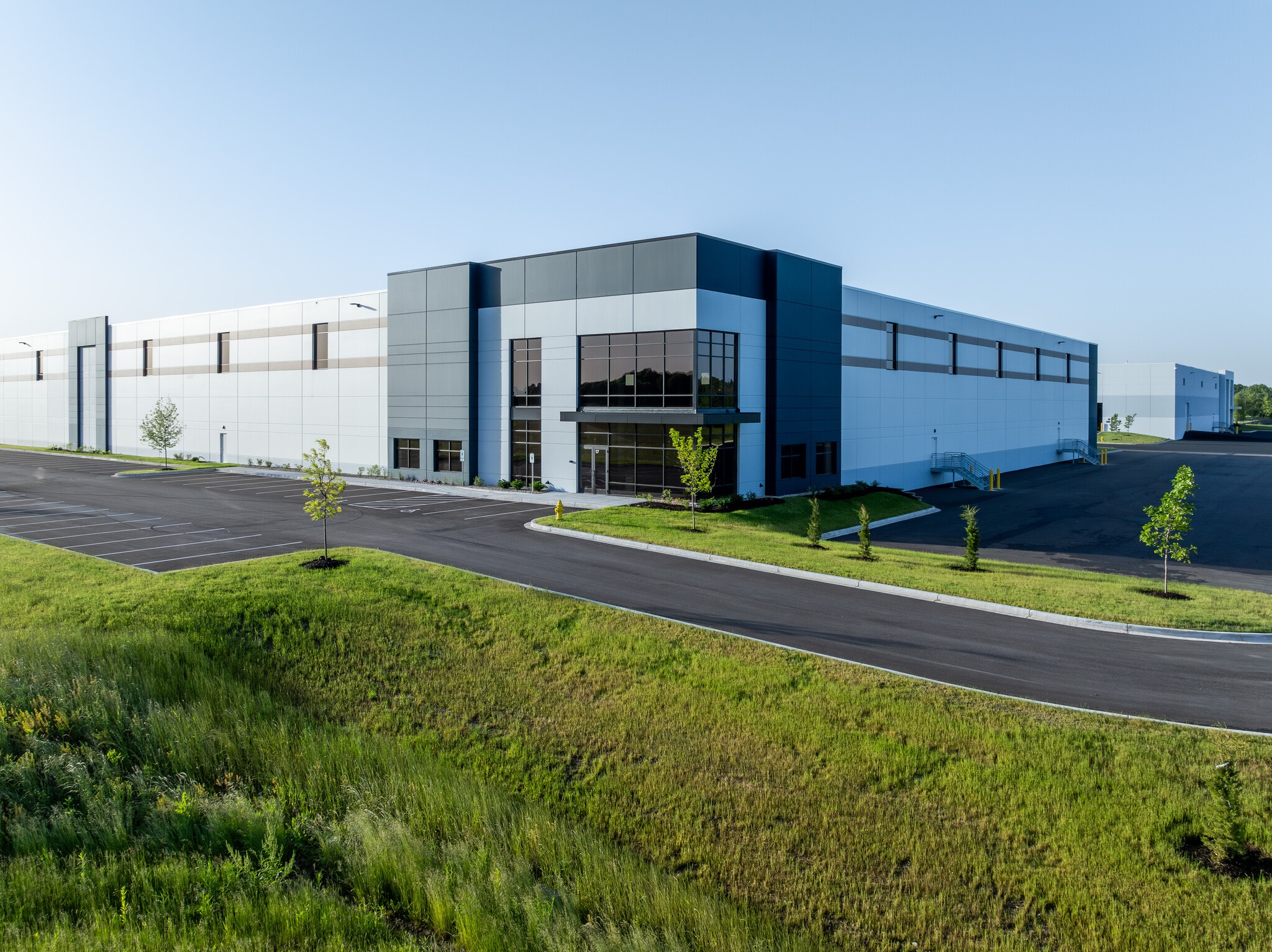 W210 N12995 Gateway Crossing, Richfield, WI for lease Primary Photo- Image 1 of 2