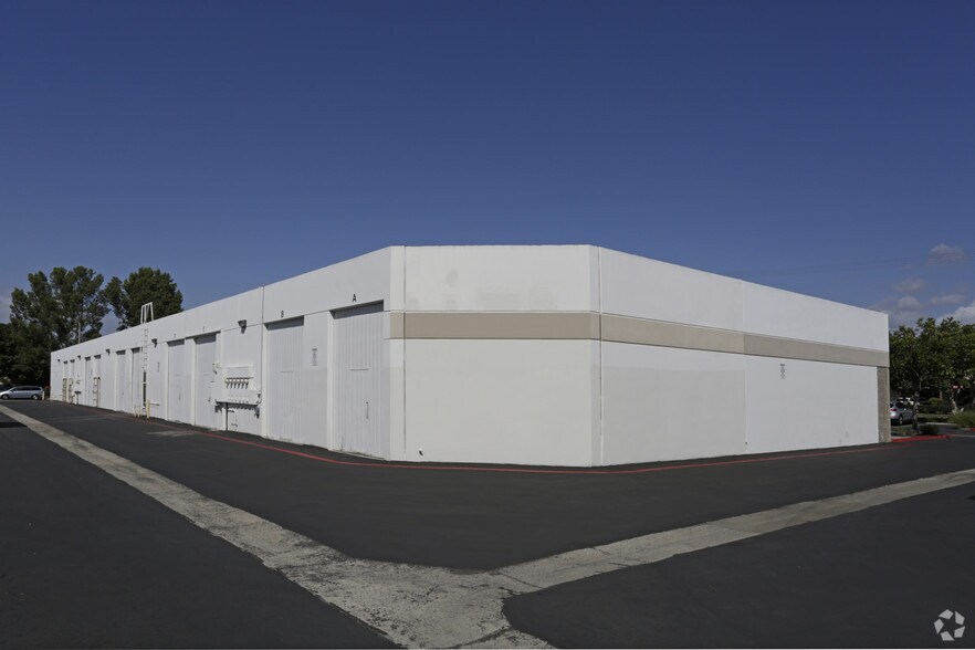 16601 Gothard St, Huntington Beach, CA à louer - Photo du bâtiment - Image 3 de 6