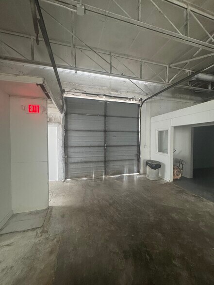 14020 NW 19th Ave, Miami, FL à louer - Photo du bâtiment - Image 3 de 11
