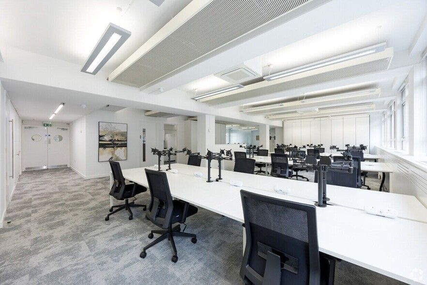 11 Hills Pl, London for lease - Building Photo - Image 3 of 12