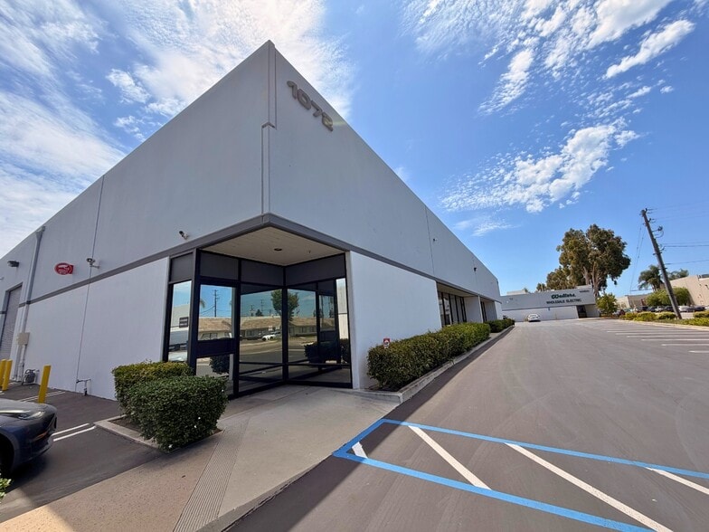 1060-1072 N Kraemer Pl, Anaheim, CA for lease - Building Photo - Image 2 of 19