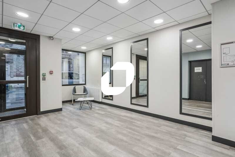 Bureau dans Suresnes à louer - Hall d’entrée - Image 2 de 8