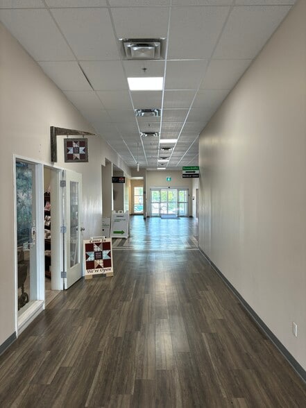 320 2nd St, Strathmore, AB for lease - Interior Photo - Image 3 of 7