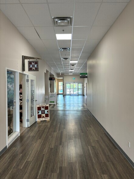320 2nd St, Strathmore, AB à louer - Photo intérieure - Image 3 de 8