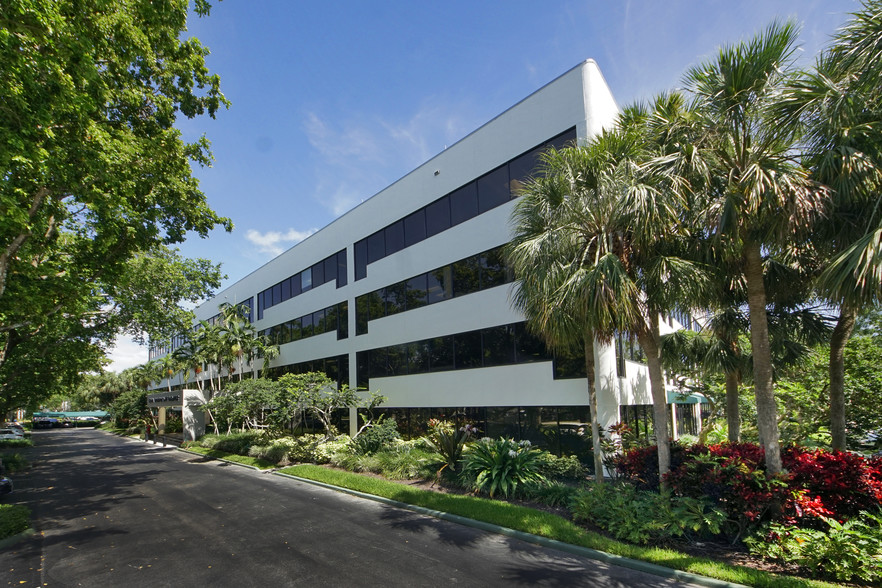 2101 NW Corporate Blvd, Boca Raton, FL à louer - Photo du b timent - Image 1 de 6