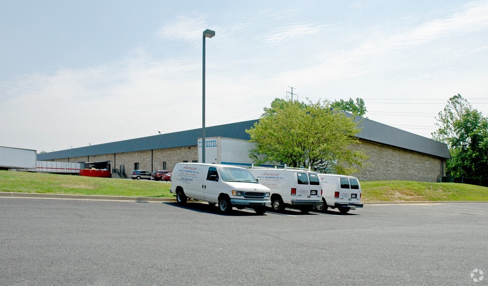 8841-8867 Kelso Dr, Essex, MD for lease - Building Photo - Image 2 of 12