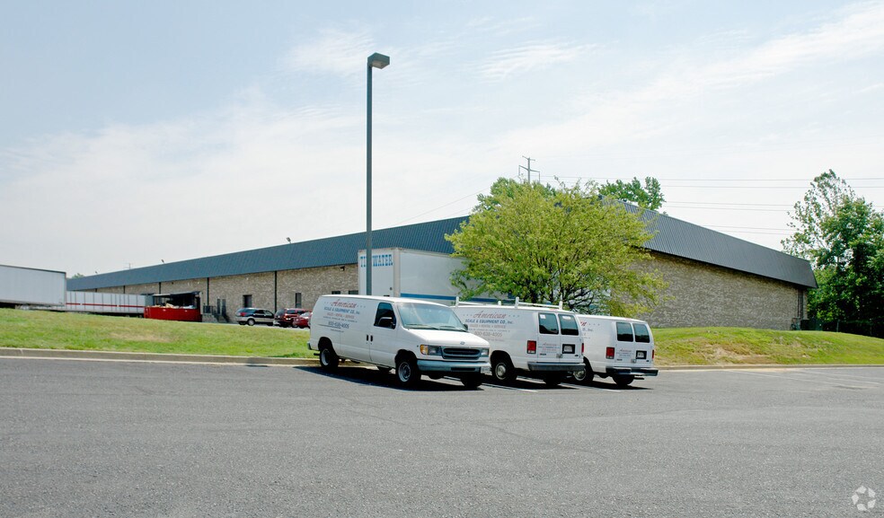 8841-8867 Kelso Dr, Essex, MD à louer - Photo du bâtiment - Image 2 de 12