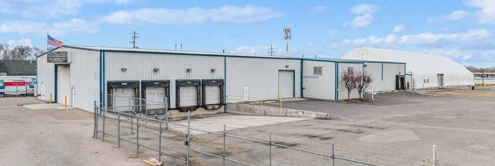 131 N Kings Rd, Nampa, ID à louer - Photo du bâtiment - Image 2 de 11