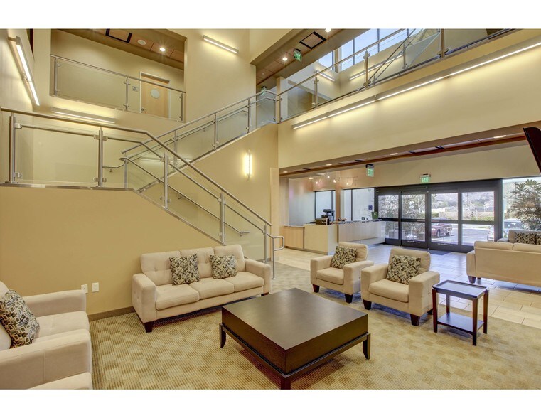 155 N Riverview Dr, Anaheim, CA à louer - Photo intérieure - Image 2 de 6