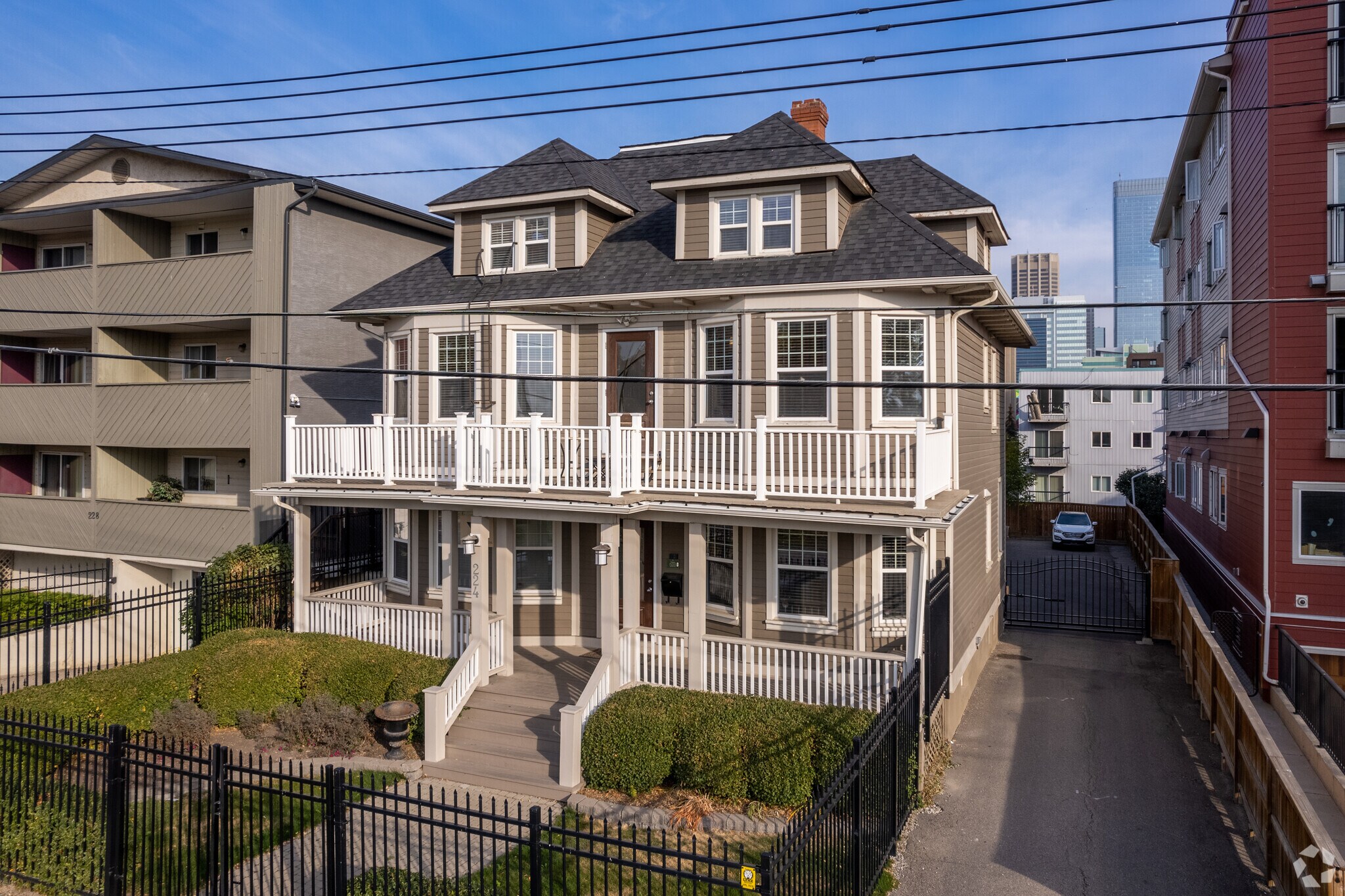 224 15th Ave SW, Calgary, AB for sale Primary Photo- Image 1 of 1