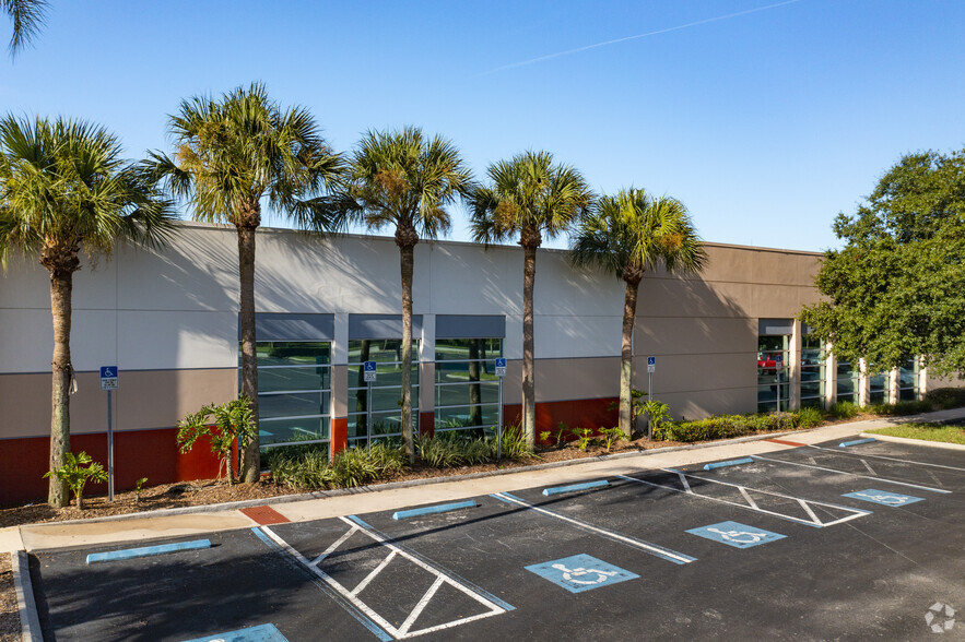 3011 University Center Dr, Tampa, FL for lease - Building Photo - Image 3 of 7