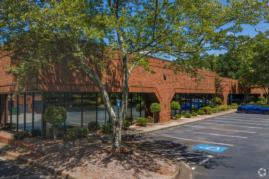 11660 Alpharetta Hwy, Roswell, GA for lease - Primary Photo - Image 1 of 8