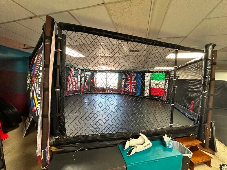 1401 S Circle Ave, Forest Park, IL à vendre - Photo du bâtiment - Image 2 de 14