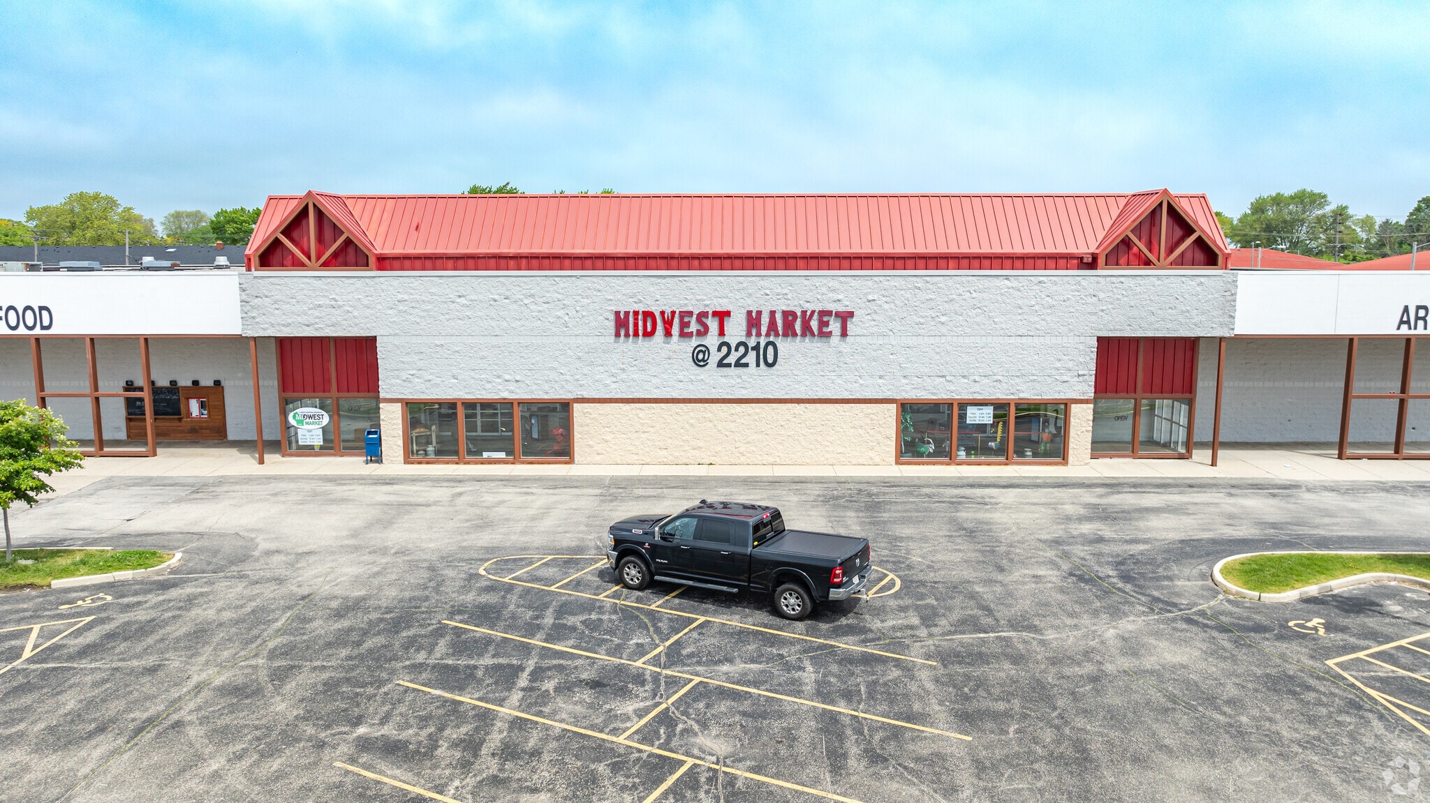 2210-2400 Rapids Dr, Racine, WI for sale Primary Photo- Image 1 of 28