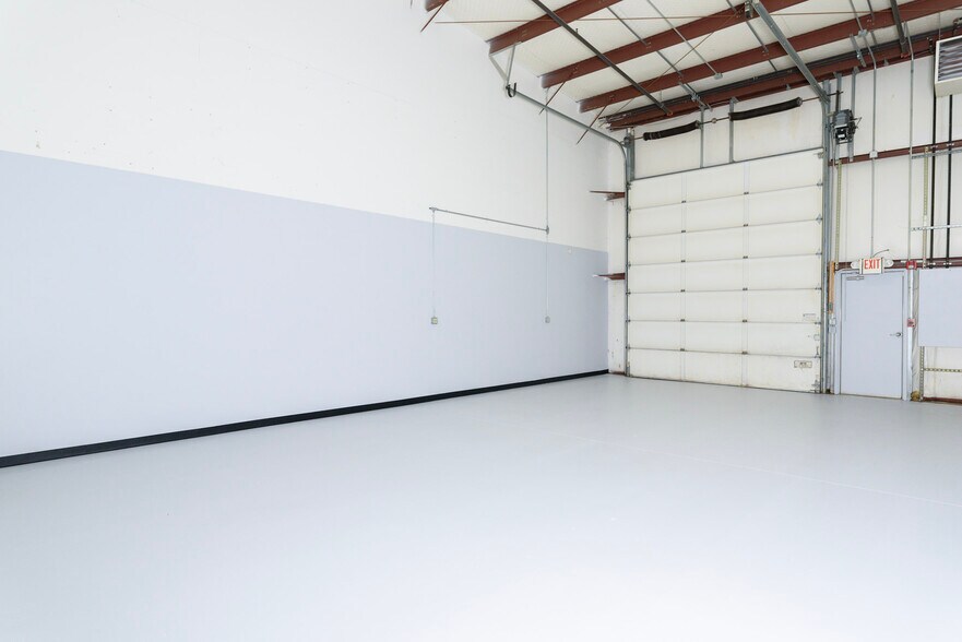 95 Ledge Rd, Seabrook, NH à louer - Photo du bâtiment - Image 2 de 19