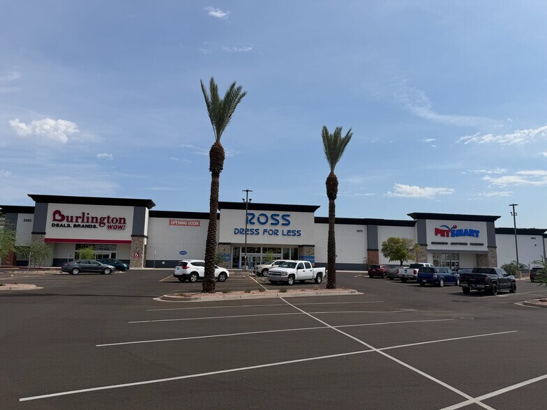 2055 N Alma School Rd, Chandler, AZ à louer - Photo du bâtiment - Image 2 de 42