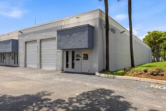 7950-7966 NW 14th St, Miami, FL à louer Photo du bâtiment- Image 2 de 12