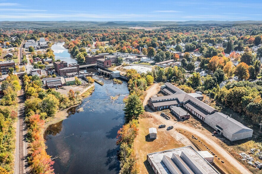 70 W River St, Orange, MA à vendre - Photo du bâtiment - Image 2 de 26