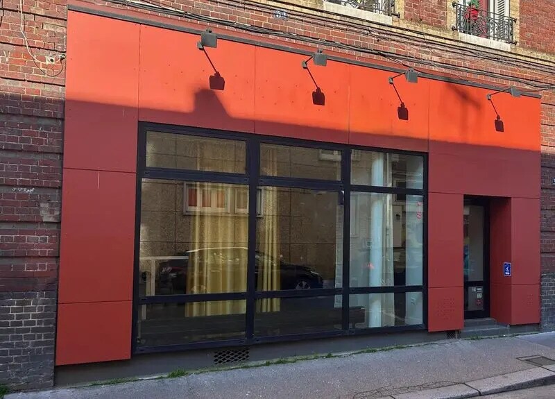 Retail in Rouen for lease Building Photo- Image 1 of 3