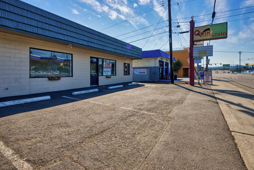 347 NW Garden Valley Blvd, Roseburg, OR for lease - Building Photo - Image 2 of 4