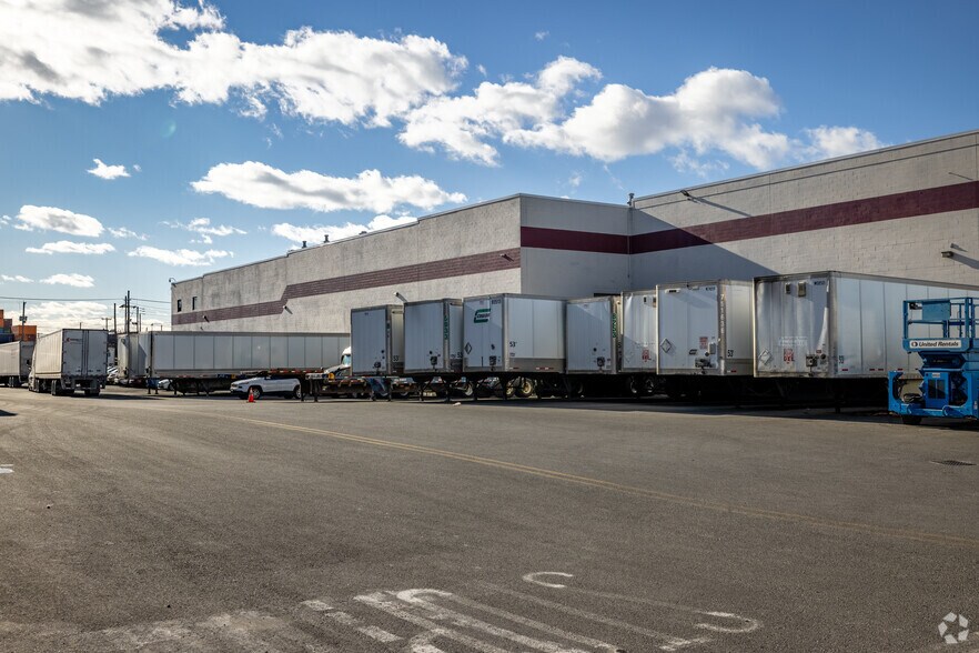 201 Bay Ave, Elizabeth, NJ à louer - Photo du bâtiment - Image 3 de 5