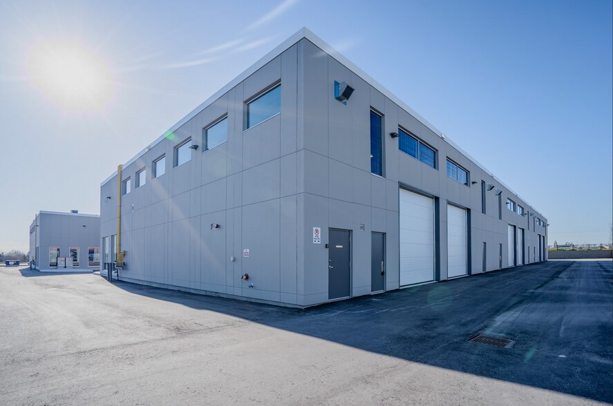 241 King St, Barrie, ON à louer - Photo du bâtiment - Image 3 de 10