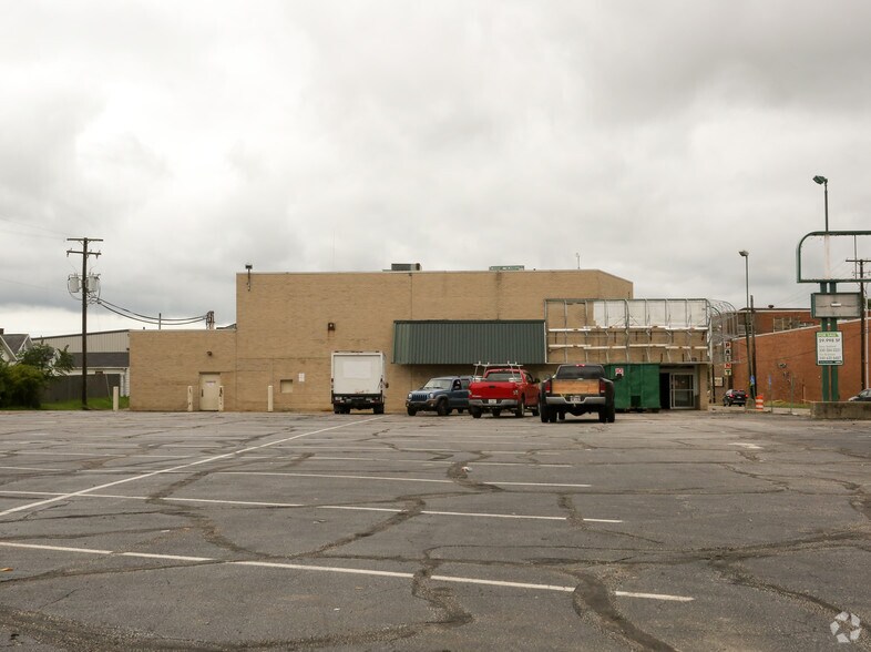 1308 Harrison Ave SW, Canton, OH à louer - Photo du bâtiment - Image 2 de 3