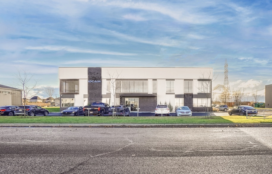 1000 Rue Gaudette, Saint-jean-sur-richelieu, QC à louer - Photo du bâtiment - Image 2 de 12