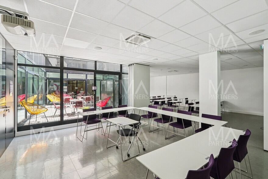 30 Rue Des Favorites, Paris à louer - Photo du bâtiment - Image 3 de 12