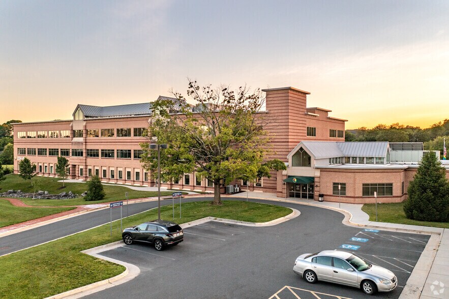 224D Cornwall St NW, Leesburg, VA à louer - Photo du bâtiment - Image 2 de 16