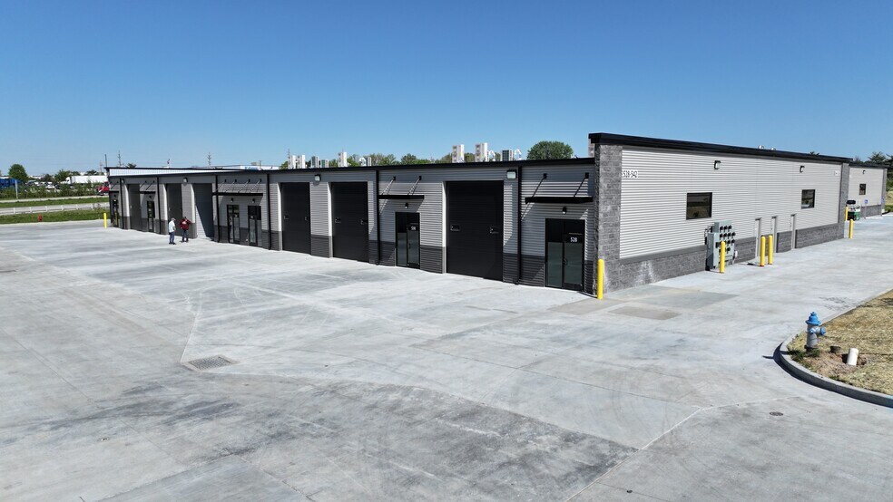 540-570 N Service Rd, Saint Peters, MO à louer - Photo du bâtiment - Image 2 de 2