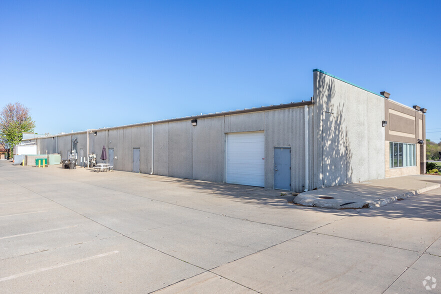 225 SE Oralabor Rd, Ankeny, IA for lease - Building Photo - Image 3 of 4