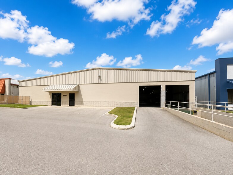4612 107th Cir N, Clearwater, FL à vendre - Photo du bâtiment - Image 3 de 13