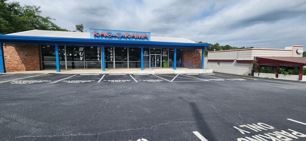 6500 Roswell Rd, Sandy Springs, GA à louer - Photo du bâtiment - Image 1 de 4