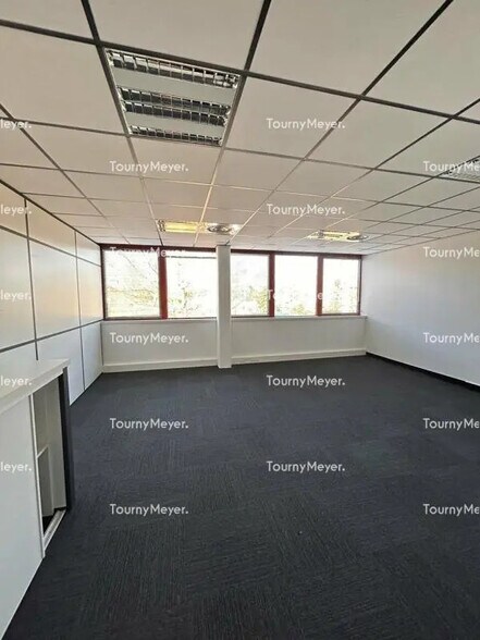 Office in Toulouse for lease - Interior Photo - Image 3 of 6