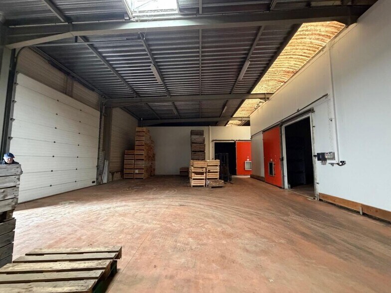 Office in Brignais for lease - Interior Photo - Image 2 of 8