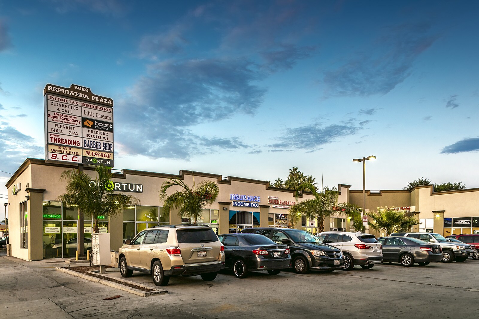 8332 Sepulveda Blvd, North Hills, CA à louer Photo principale- Image 1 de 11