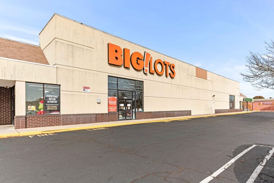 2485 Warwick Ave, Warwick, RI à louer - Photo du bâtiment - Image 2 de 9